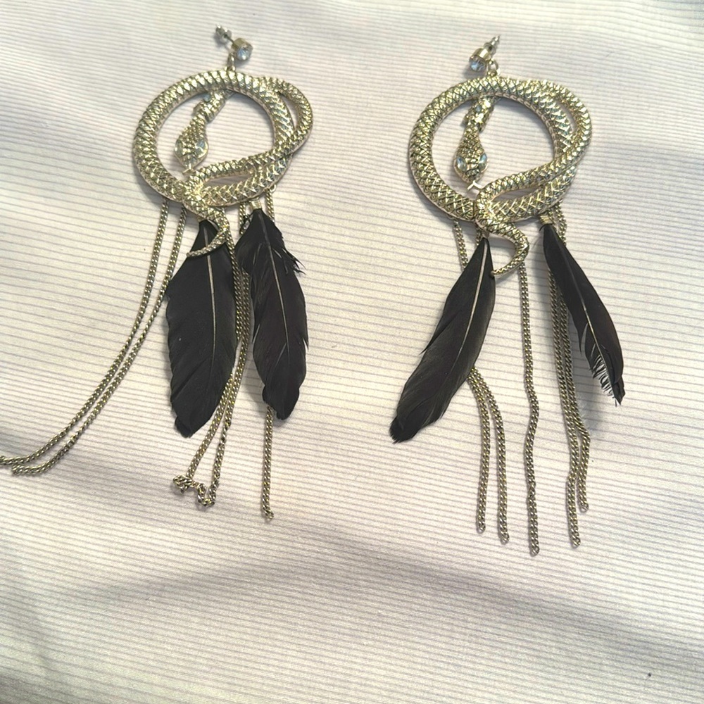 “M Style Lab" Earrings snake w/ black feathers EUC post back